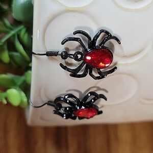 GOTH SPIDER SPARKLE EARRINGS